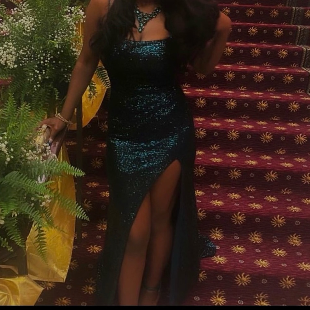 Emerald green prom dress